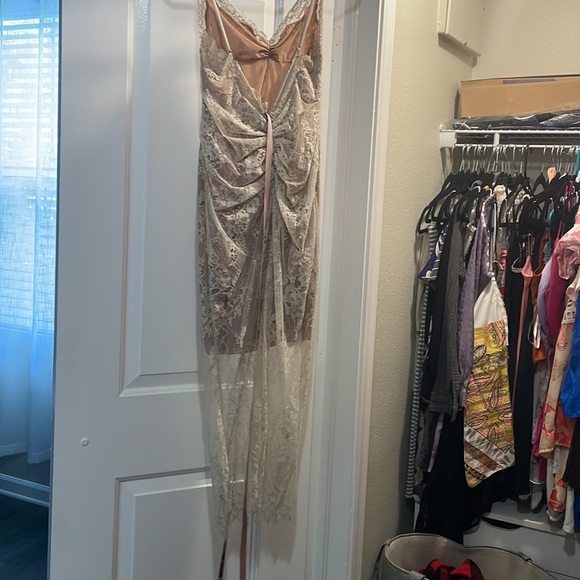 Trade for xs Serelle sand lace midi dress - Picture 10 of 10